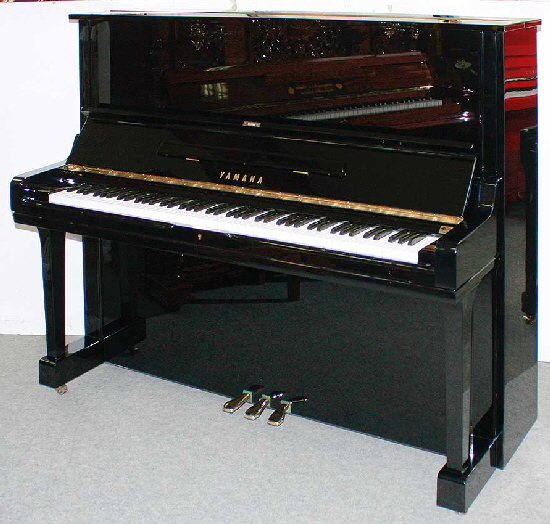 Klavier-Yamaha-U3-schwarz-3881469-1-a
